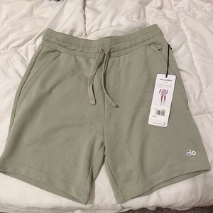Alo Yoga Men’s Chill shorts